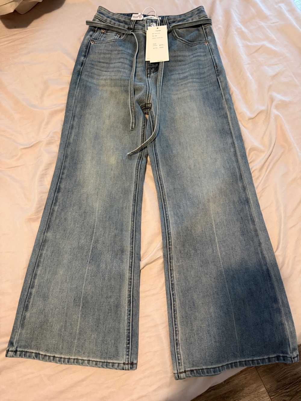 Wide Leg Women's Jeans in Light Blue Wash